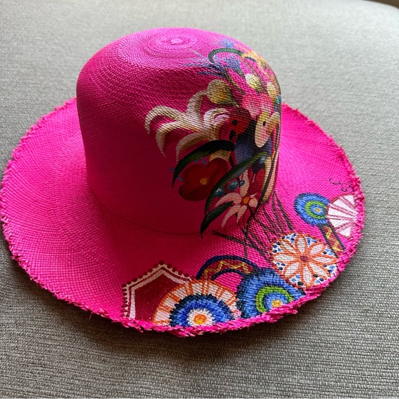 Ibo Maraca Hand Painted Straw Hat - Picture 8 of 9
